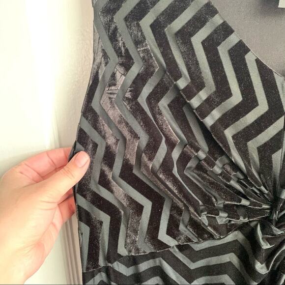 Lane Bryant Chevron Velvet Stripe Twist Front Sleeveless Dress LBD 14/16 V-Neck - Picture 4 of 8